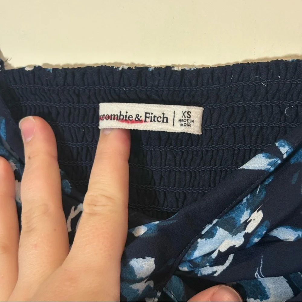 Abercrombie & Fitch Smocked Babydoll Cropped Blouse Black Blue Floral - XS